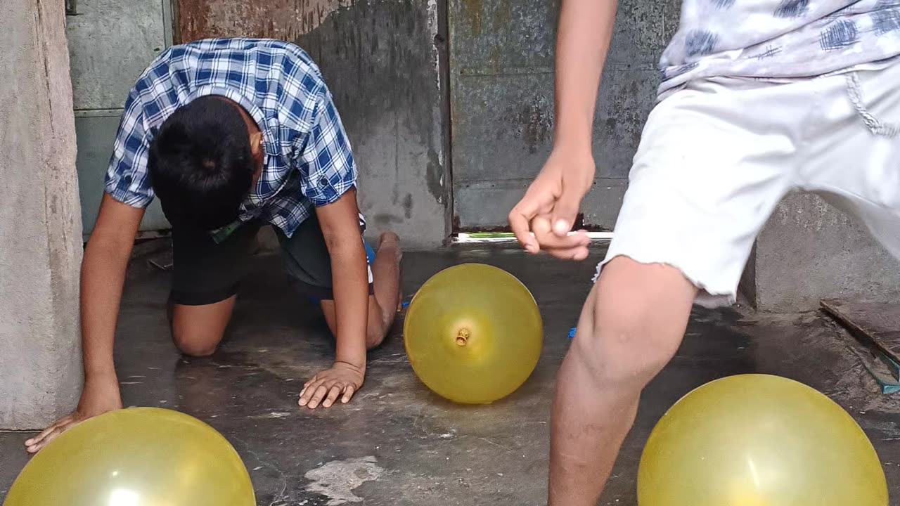 Popping balloon short