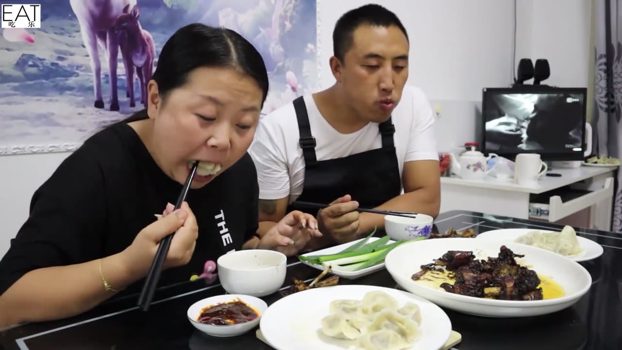 The famous Northeastern dish of stewed goose in iron pot is genuine and