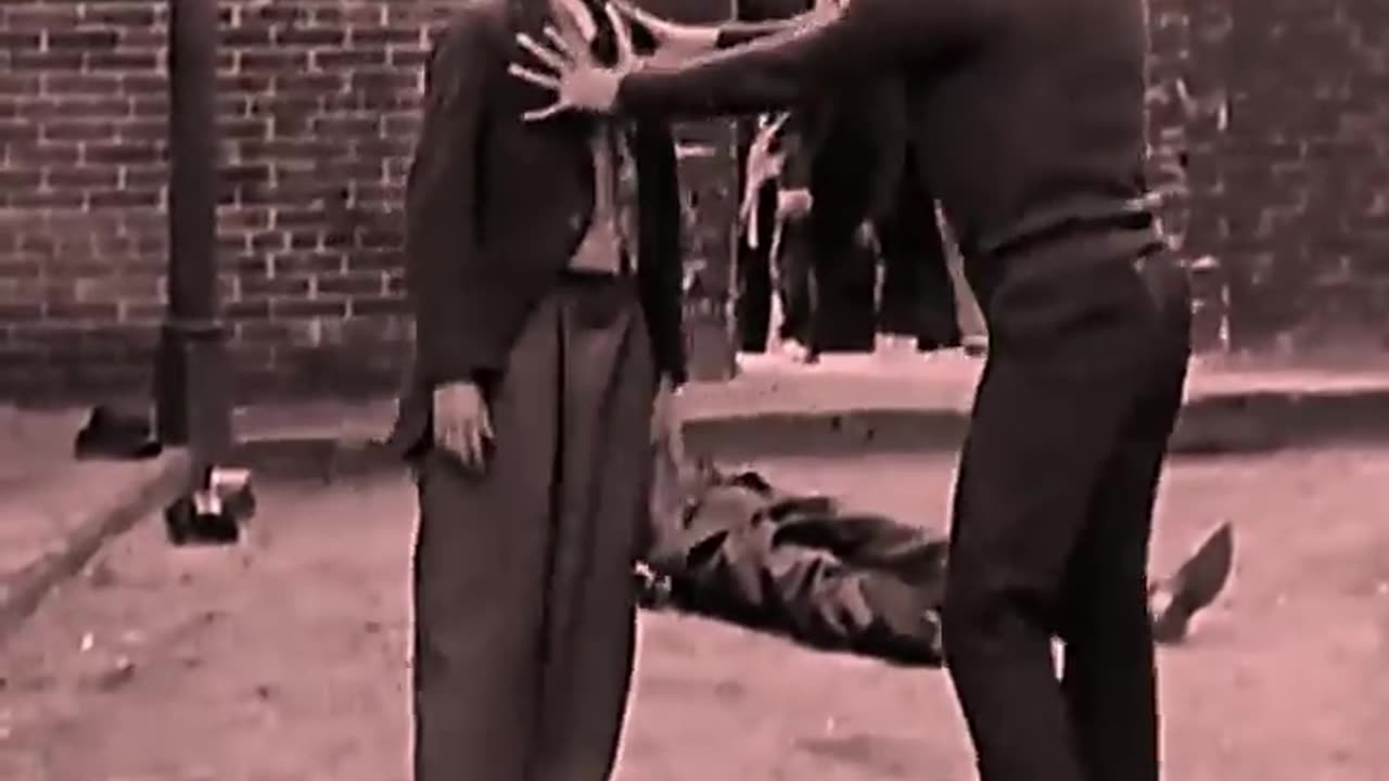 Charlie chaplin street fight scene - Try not to laugh