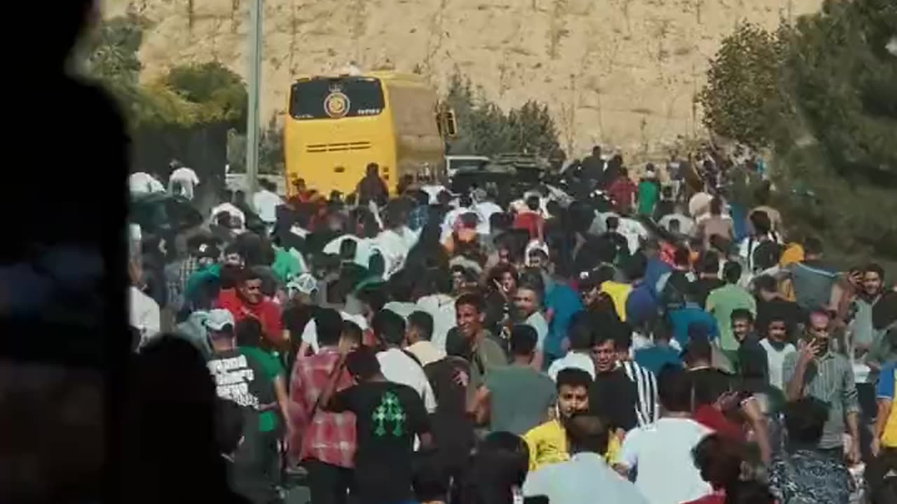 Crowds go crazy, chase team bus after Cristiano Ronaldo arrives in Iran with Saudi team