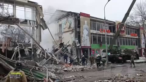 2023-01-16 Arrival at a shopping center in #Donetsk by the Armed Forces of #Ukraine