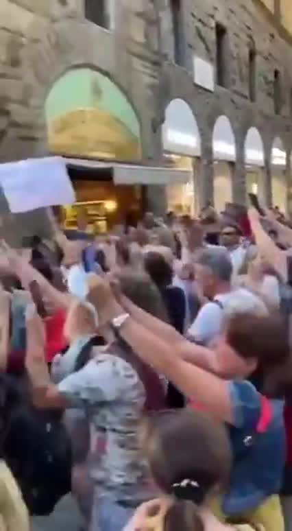 POLICE IN FRANCE JOINS PROTESTORS