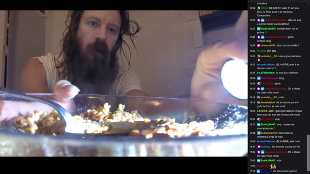 2022-11-28 (8bis.1) - petit gouter - Twitch Triskelina (version avec chat)