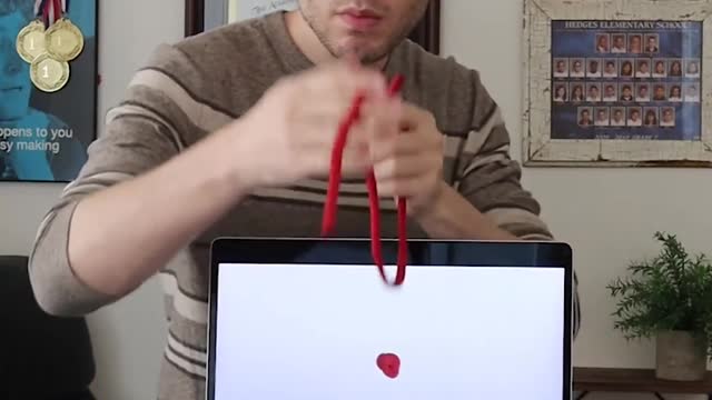 Magician Shows Incredible Illusion Trick Using Laptop Screen and Rope