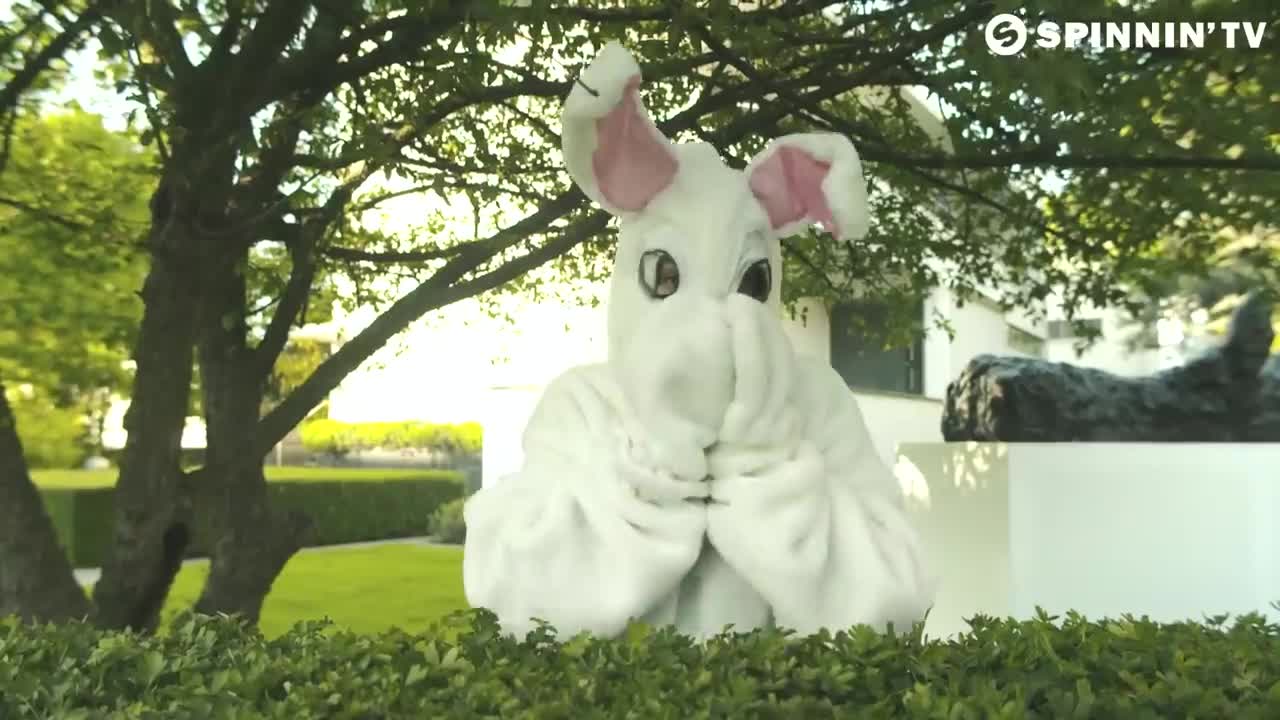 Oliver Heldens - Bunnydance Official Music Videop2