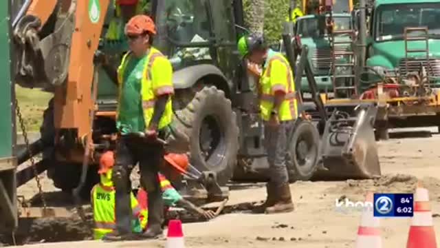 Oahu residents help save driver stuck in sinkhole