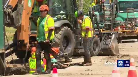 Oahu residents help save driver stuck in sinkhole