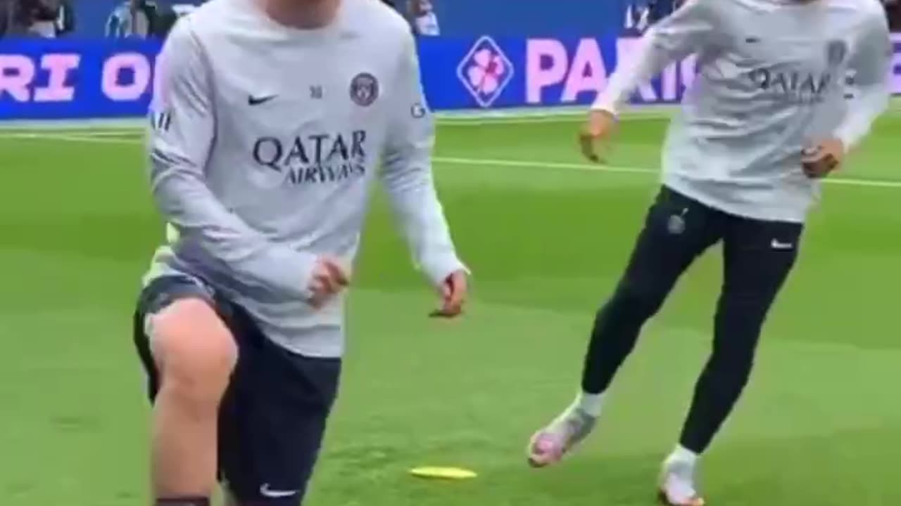Leo Messi and Neymar jr pre game warm up