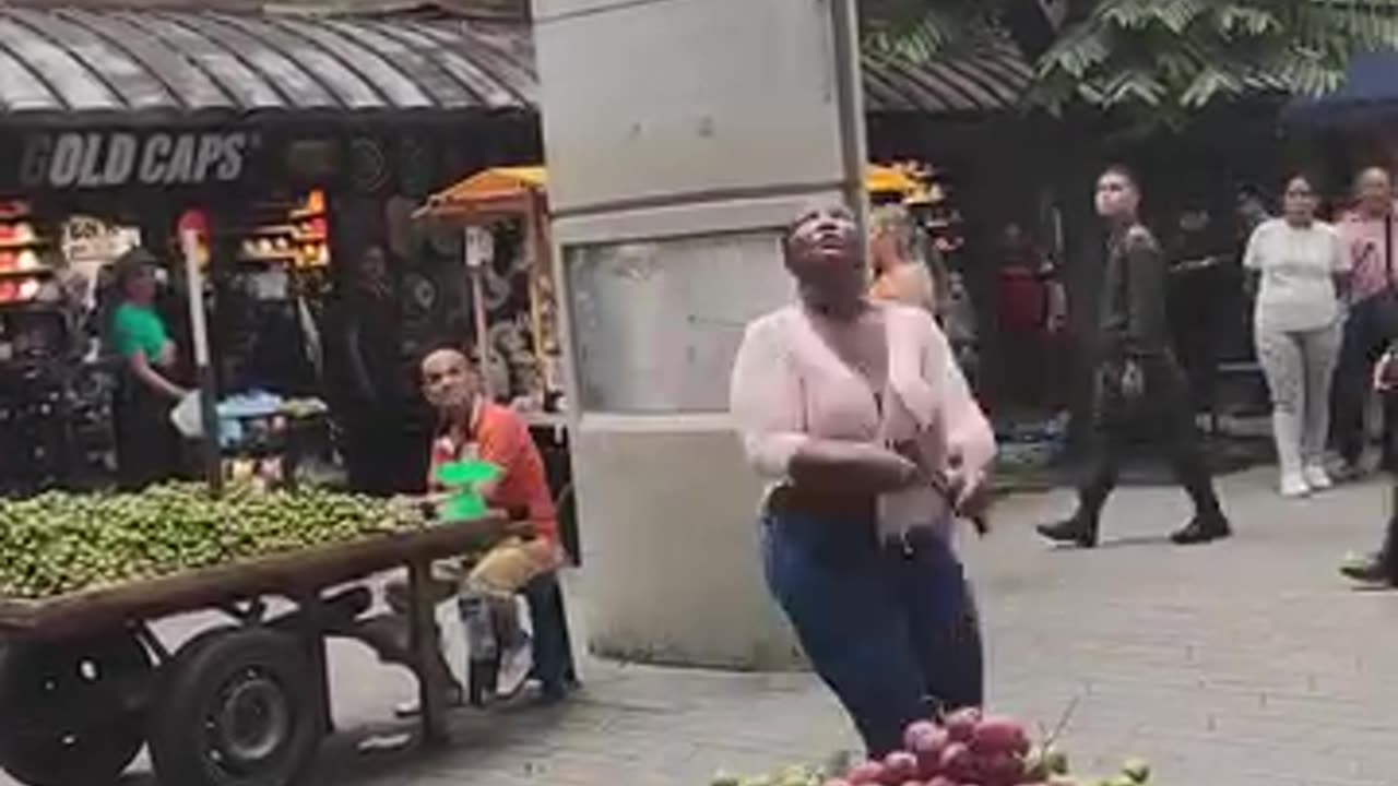 Come on who's she cus I'm really sorry about this..