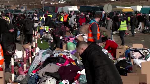 The anxious wait for relatives at Ukraine's border