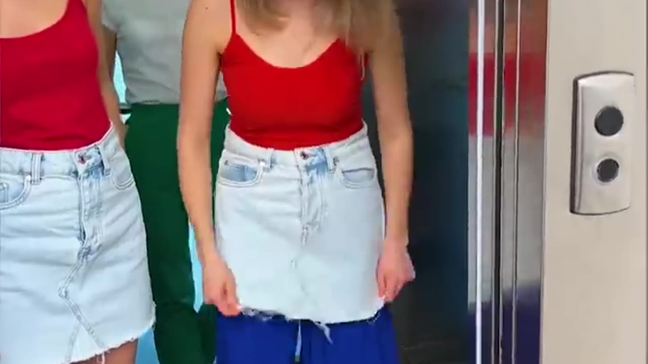 WHEN YOU MEET SOMEONE WEARING THE SAME CLOTHES 🙀👠#SHORTS