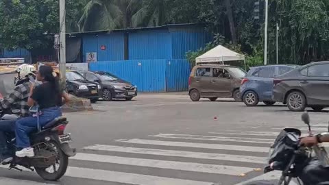 BMW i7 in Mumbai roads #rumble #shorts #viral