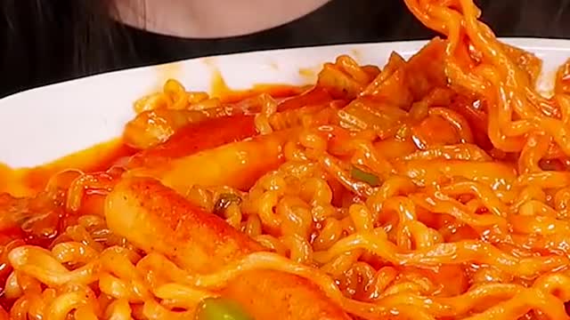 Rabokki, Cheese Ball #zoeyasmr #zoeymukbang #bigbites #mukbang #asmr #food #먹방 #틱톡푸드 #rabokki #chees