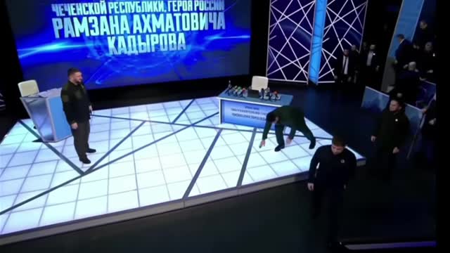 кадыров учит рузьких отжиматься!!!