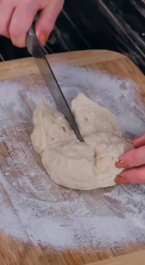 Как надо раскатывать тесто в идеальный прямоугольник😎