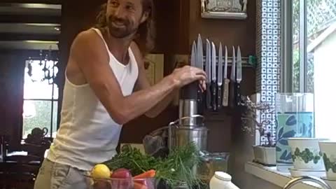 NUTRIENT DENSE JUICE RECIPE Dedicated to Lauren from Steve TOURING WEST COAST vid#40 - May 13th 2010