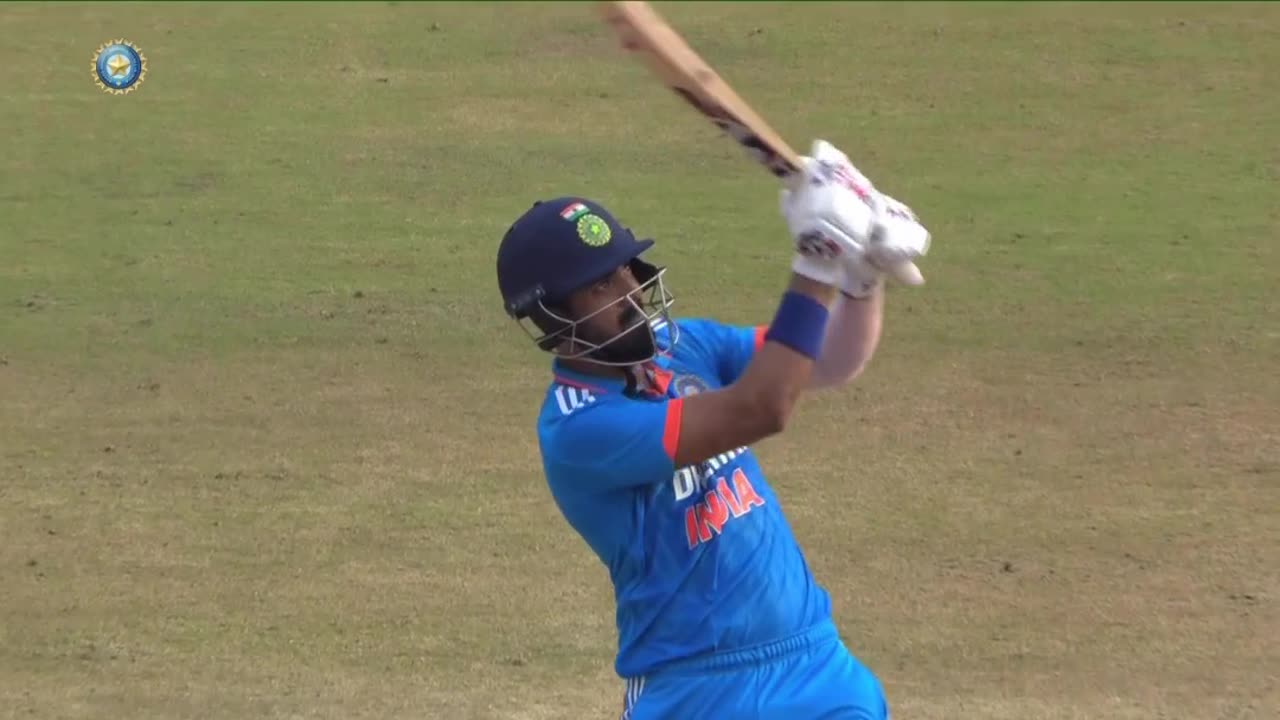 Kl Rahul hit massive six on the roof😲||