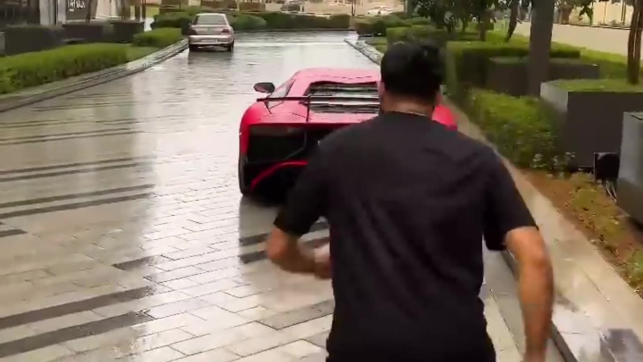 WHEN YOU IGNORE THE GAME INSTRUCTIONS 🤣 *STEALING NPC’S LAMBORGHINI*