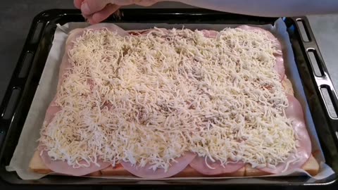 Hawaii Pizza Toast einfach und lecker. In 2 min gemacht und 8 min im Ofen.