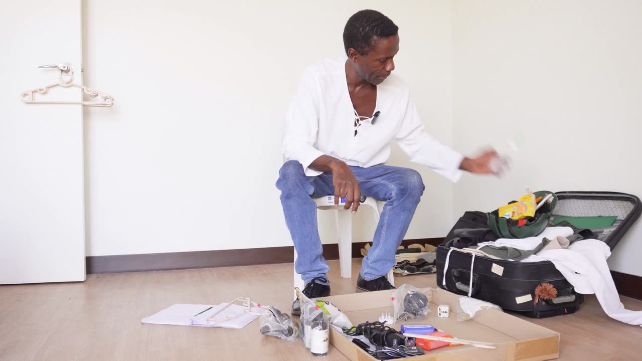 A Digital Nomadpreneur Reveals: What's in my carry-on?