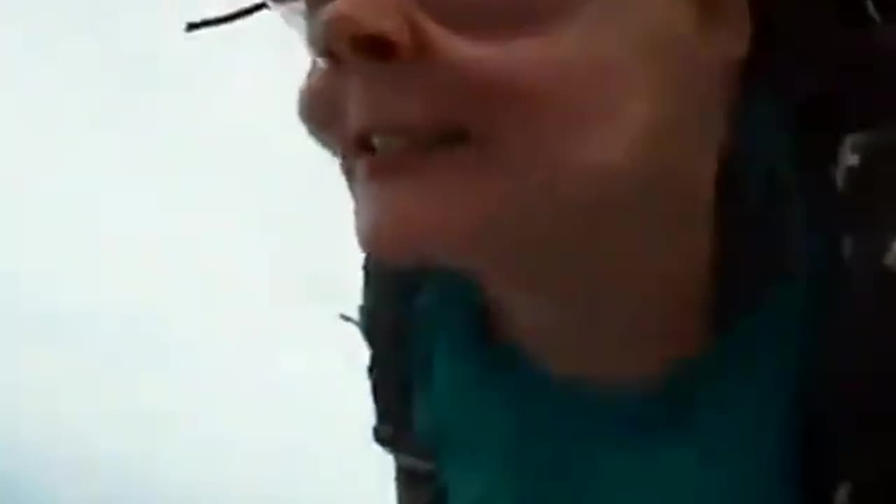 Try not to laugh😜🤣