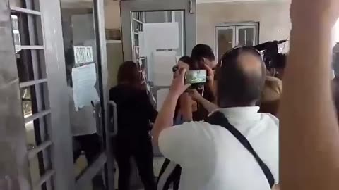 ΣΥΛΛΗΨΗ ΙΩΑΝΝΑΣ ΚΟΥΣΚΟΥΣΗ ΜΕ ΒΙΑ ΣΤΑ ΔΙΚΑΣΤΗΡΙΑ !!!