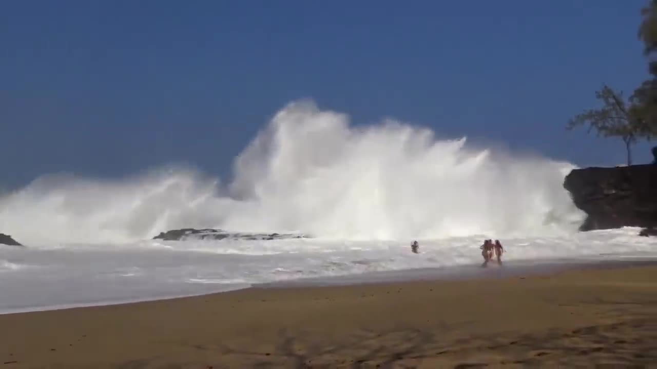 Top 5 SCARY Beach Waves - Run