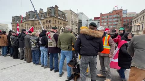 BEAUTIFUL Veterans & Truckers Unite for Freedom in Canada