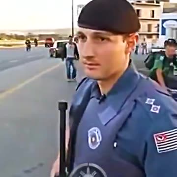 Derrite lidando com os vagabundos.