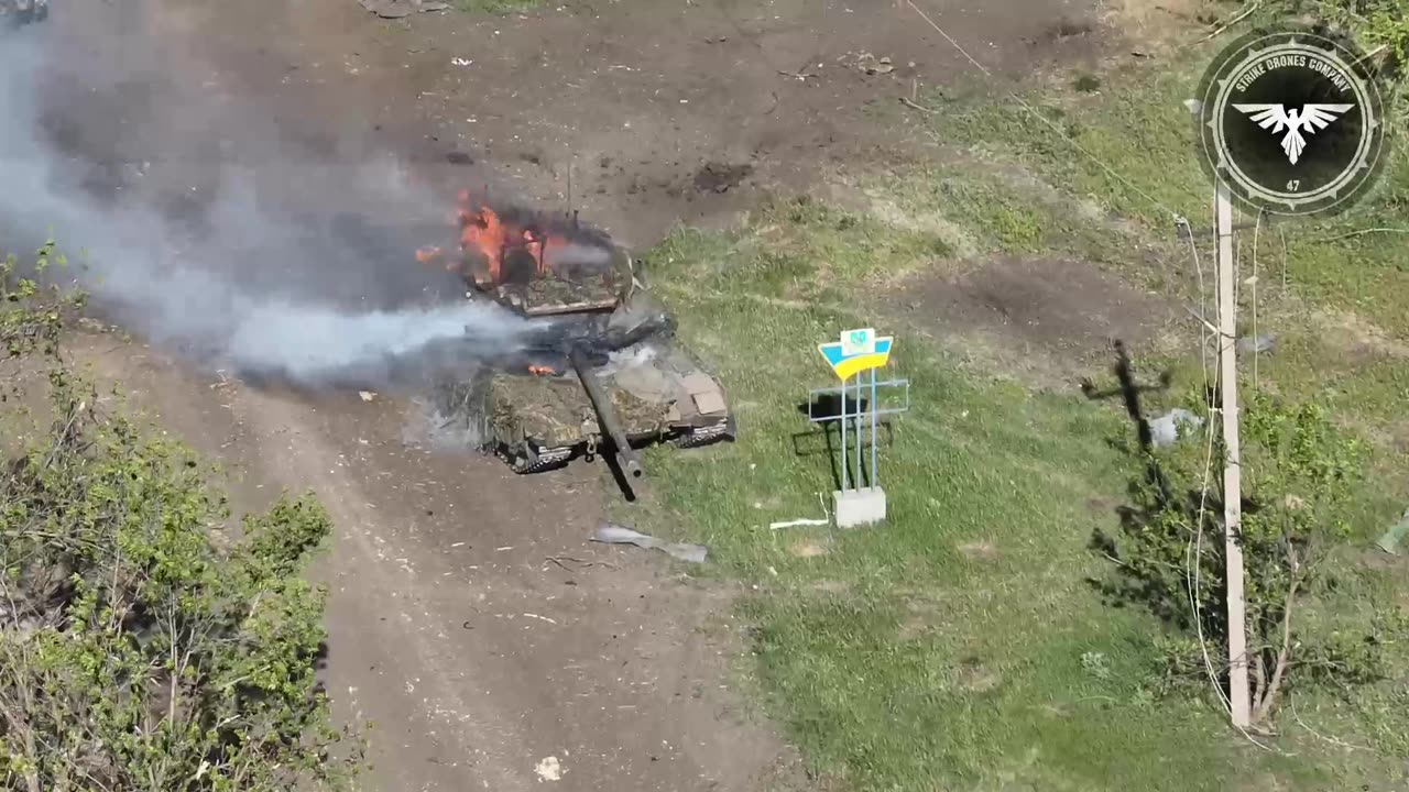 Ukrainian Drones Smashing into a Russian T90 Tank