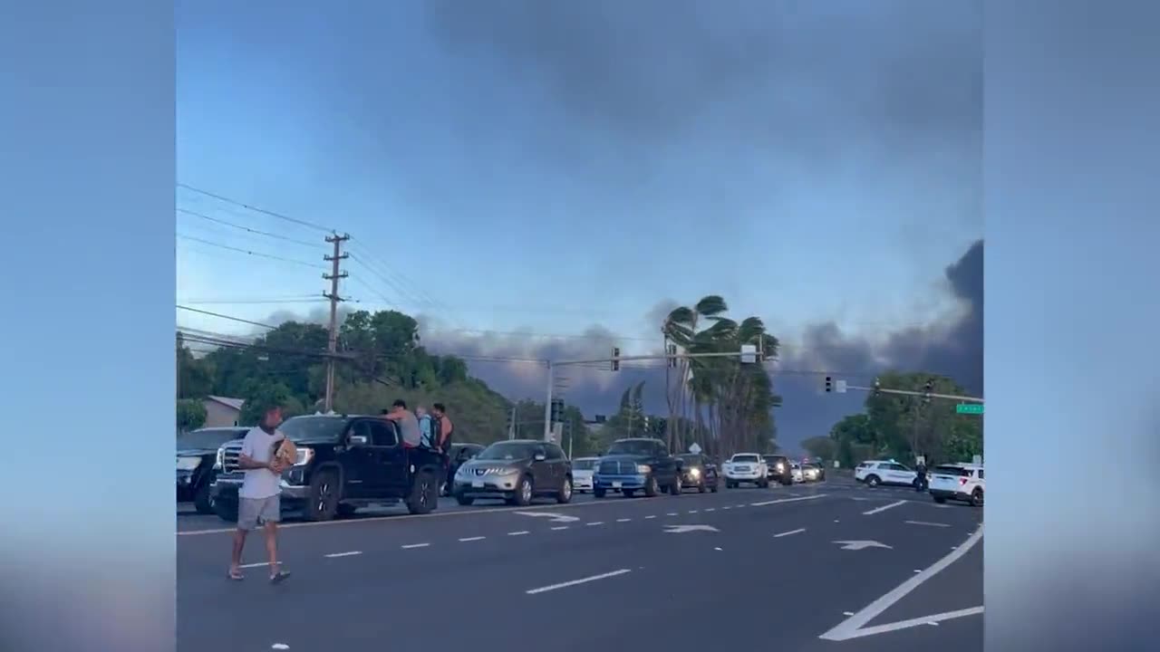 Front Street Evacuation Blocked- as Lahaina evacuees fled into the water 1.2 miles away