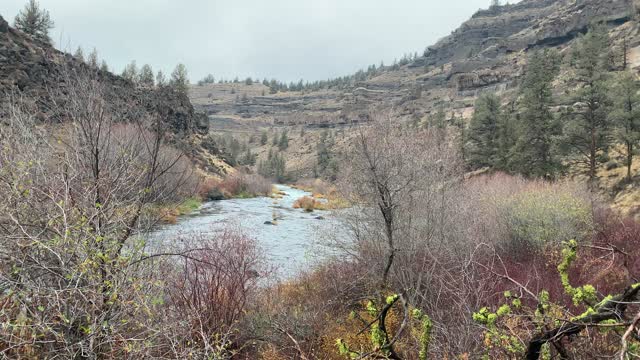 Central Oregon – Steelhead Falls – Canyon Panoramic Perspective – 4K