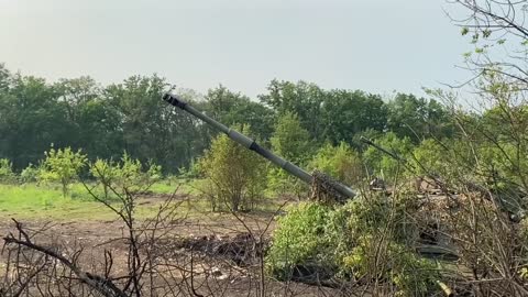 COMBAT SHOOTING - NSIDE a 2S-19 Msta-S self-propelled artillery system