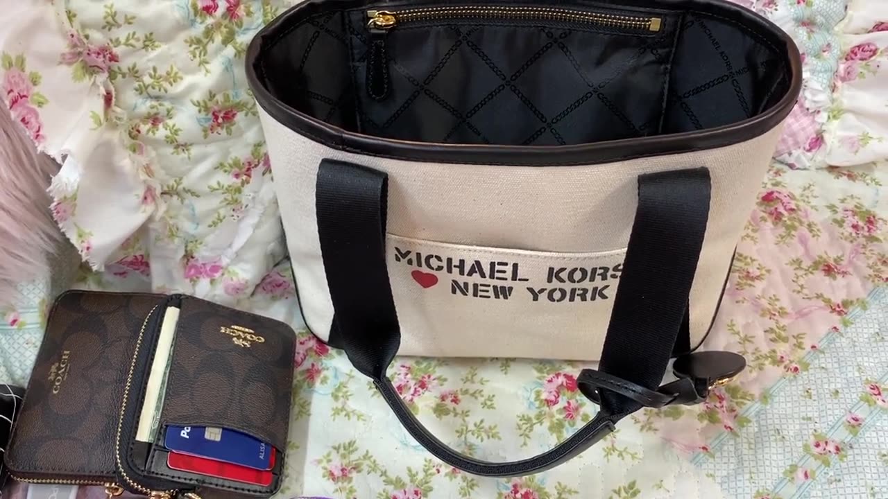 What's in my Michael Kors Small Canvas Tote Bag.