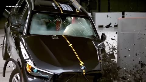 2019 BMW X5 vs VOLVO XC90 crash test