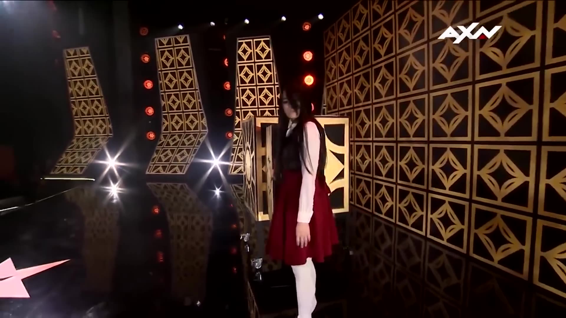 Terrifying Talent Freaky Magician Girl Scares Judges Audience On