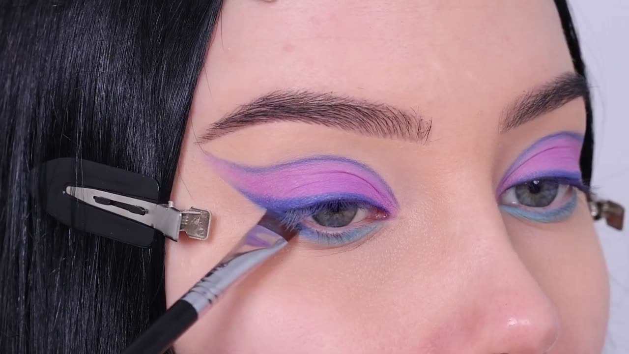 EASY Purple Graphic Liner Eye Makeup Tutorial