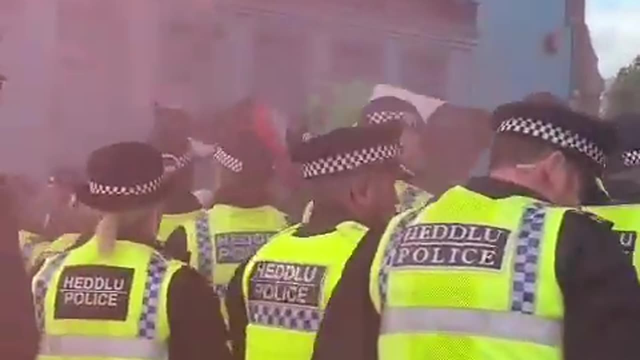 Where are the riot gear and thosands of officers Mark Rowley ushered in for