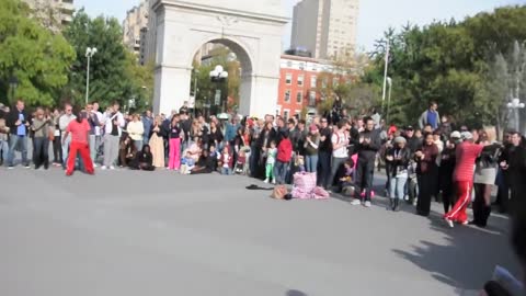 Washington Square Park - The Twins (Tic and Tac), Street Performers