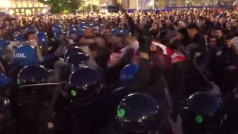 Italy protesters get beaten up