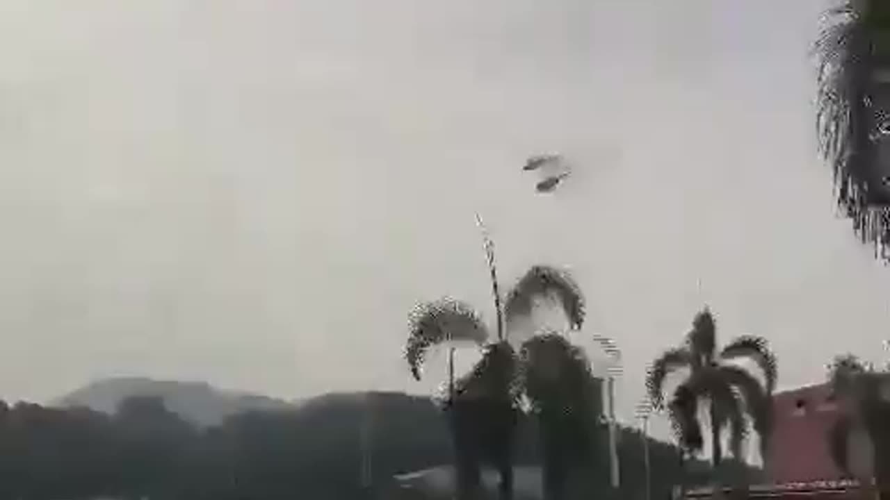 🚨 BREAKING: 2 MILITARY HELICOPTERS CRASH AFTER MID-AIR COLLISION IN MALAYSIA All 10 people killed.