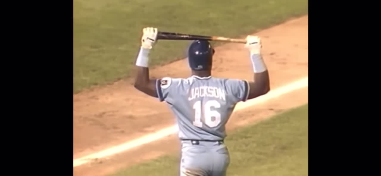 BO JACKSON BREAKS BAT