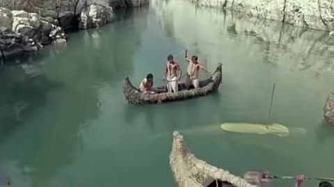 MOHENJO DARO 2016 movie Hrithik roshan and crocodile fight