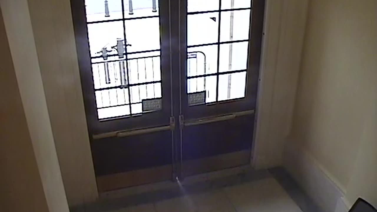 3443CHOB02CH12NRotundaExit_2021-01-06_11h40min01s087ms.mp4