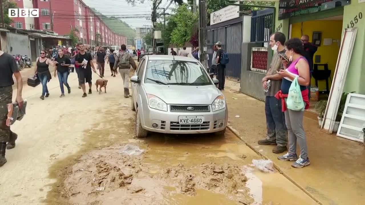 Deadly landslides wreak havoc in Petrópolis, Brazil - BBC News