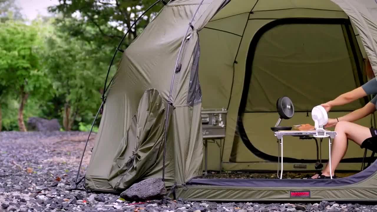 It's too difficult to set up a tent alone when camping outdoors in heavy rain...