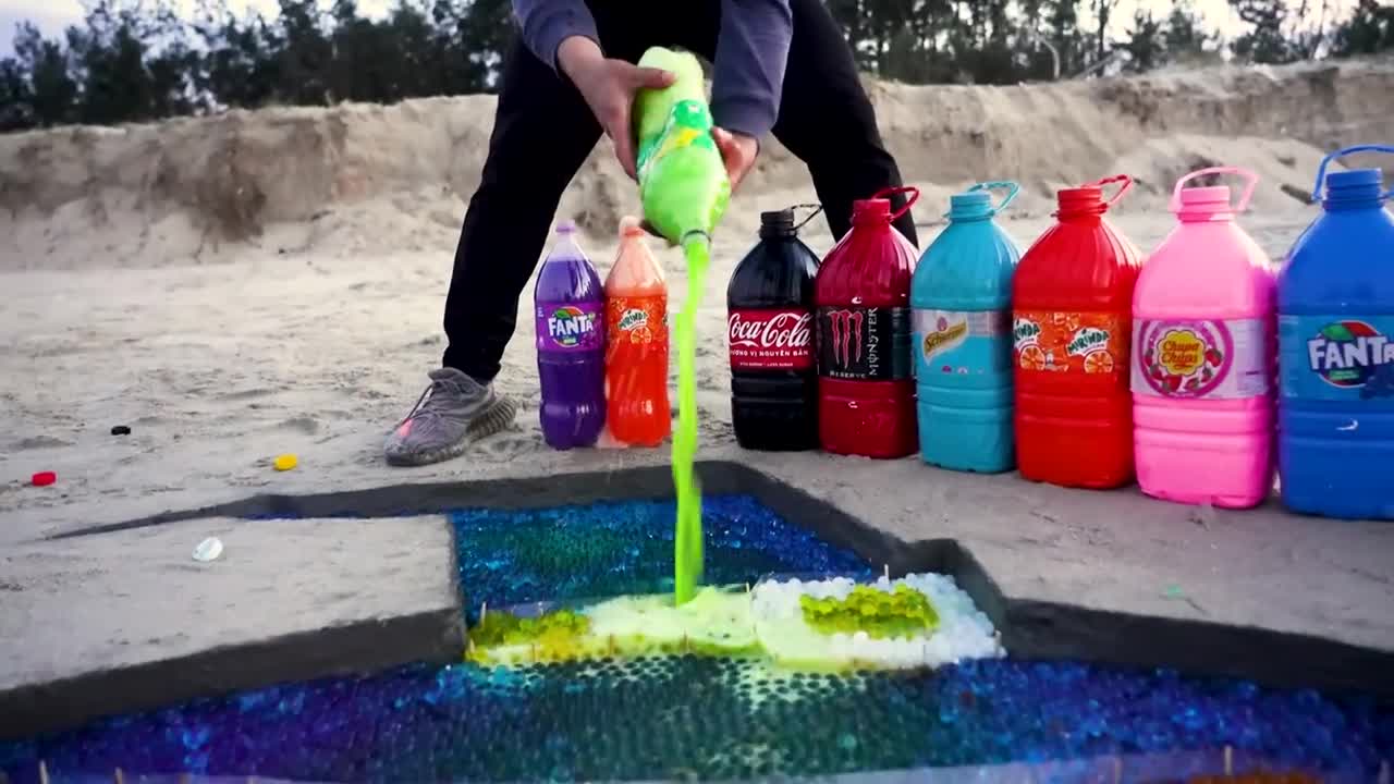 How to make Rainbow Halloween Pumpkins with Orbeez, Big Fanta,Coca Cola vs Mentos and Popular Sodas8