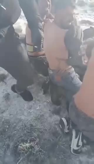 😱 New videos of Turkish security forces bullying Afghan refugees fleeing the Taliban regime