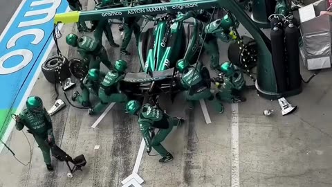 Formula 1 vs Formula 2 pitstop #f1 #motorsport #formula1 #astonmartin