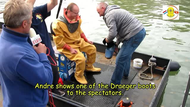 Helmet diving demonstrations at Furieade 2016 Sandy